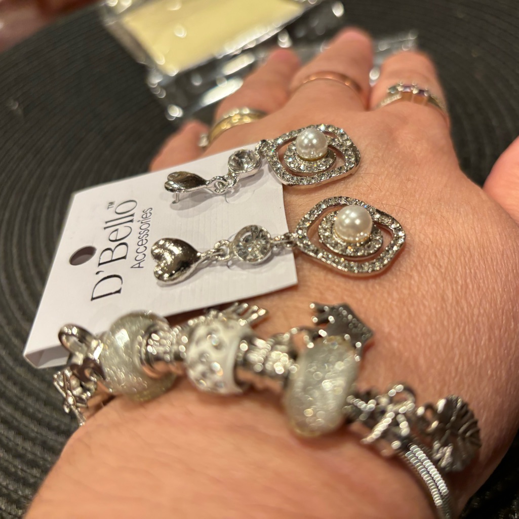 D’ Bello Accessories Stretch Bracelet Earrings Silver Tone Stretch Bracelet